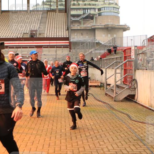 08.12.2024 - St. Pauli X-Mass-Run No. 14 Kathrin Stürmer Photography http://msf.ph/oto/7524884 08.12.2024 10:05:24 Ziel 126, 751, 932, 949, 1178, 1232, 1605, 1643, 1650, 1957, 2056, 2077, 2080, 2146, 2306, 2308, 2344, 2435, 2474, 2603, 2864, 2866, 2908, 3114, 3115, 3118, 3184, 3302, 3339 meine-sportfotos.de