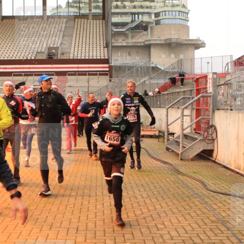 08.12.2024 - St. Pauli X-Mass-Run No. 14 Kathrin Stürmer Photography http://msf.ph/oto/7524885 08.12.2024 10:05:24 Ziel 126, 751, 932, 949, 1178, 1232, 1605, 1643, 1650, 1957, 2056, 2077, 2080, 2146, 2306, 2308, 2344, 2435, 2474, 2603, 2864, 2866, 2908, 3114, 3115, 3118, 3184, 3302, 3339 meine-sportfotos.de