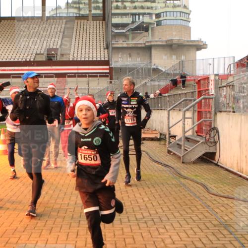 08.12.2024 - St. Pauli X-Mass-Run No. 14 Kathrin Stürmer Photography http://msf.ph/oto/7524887 08.12.2024 10:05:25 Ziel 126, 751, 932, 949, 1178, 1232, 1605, 1643, 1650, 1957, 2056, 2077, 2080, 2146, 2306, 2308, 2344, 2435, 2474, 2603, 2864, 2866, 2908, 3114, 3115, 3118, 3184, 3302, 3339 meine-sportfotos.de
