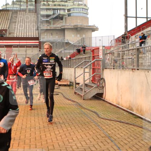 08.12.2024 - St. Pauli X-Mass-Run No. 14 Kathrin Stürmer Photography http://msf.ph/oto/7524889 08.12.2024 10:05:25 Ziel 126, 751, 932, 949, 1178, 1232, 1605, 1643, 1650, 1957, 2056, 2077, 2080, 2146, 2306, 2308, 2344, 2435, 2474, 2603, 2864, 2866, 2908, 3114, 3115, 3118, 3184, 3302, 3339 meine-sportfotos.de