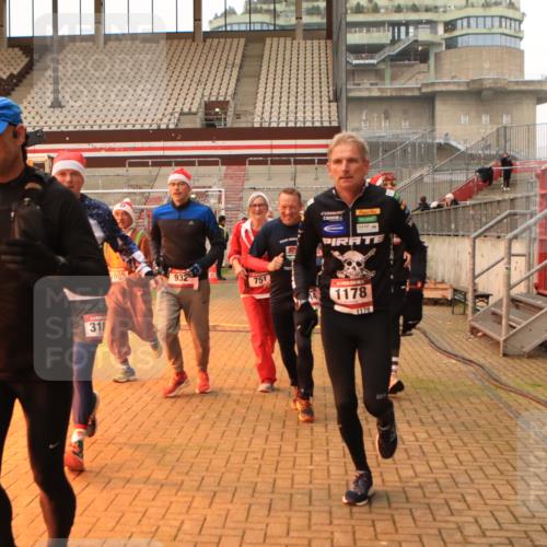 08.12.2024 - St. Pauli X-Mass-Run No. 14 Kathrin Stürmer Photography http://msf.ph/oto/7524892 08.12.2024 10:05:26 Ziel 126, 751, 932, 949, 1178, 1232, 1243, 1605, 1643, 1650, 1957, 2056, 2077, 2080, 2146, 2306, 2308, 2344, 2435, 2474, 2603, 2864, 2866, 2908, 3114, 3115, 3118, 3184, 3302 meine-sportfotos.de