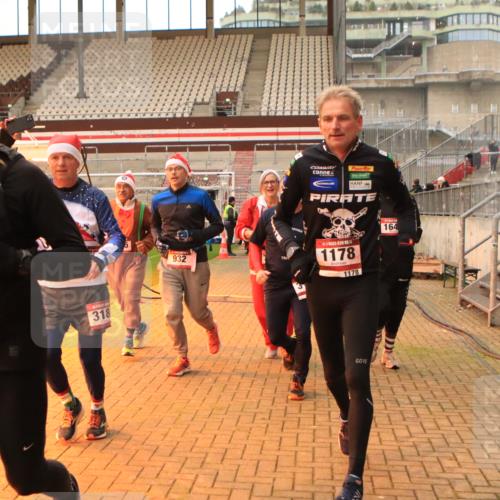 08.12.2024 - St. Pauli X-Mass-Run No. 14 Kathrin Stürmer Photography http://msf.ph/oto/7524893 08.12.2024 10:05:26 Ziel 126, 751, 932, 949, 1178, 1232, 1243, 1605, 1643, 1650, 1957, 2056, 2077, 2080, 2146, 2306, 2308, 2344, 2435, 2474, 2603, 2864, 2866, 2908, 3114, 3115, 3118, 3184, 3302 meine-sportfotos.de