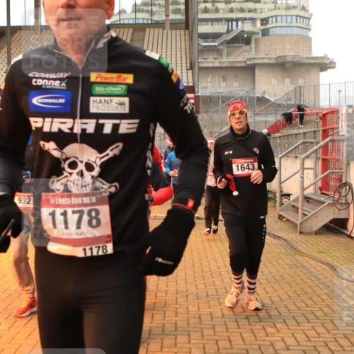 08.12.2024 - St. Pauli X-Mass-Run No. 14 Kathrin Stürmer Photography http://msf.ph/oto/7524897 08.12.2024 10:05:27 Ziel 126, 751, 932, 1068, 1178, 1232, 1243, 1605, 1643, 1650, 1957, 2056, 2077, 2080, 2146, 2306, 2308, 2344, 2435, 2474, 2603, 2864, 2866, 2908, 3114, 3115, 3118, 3184, 3302 meine-sportfotos.de