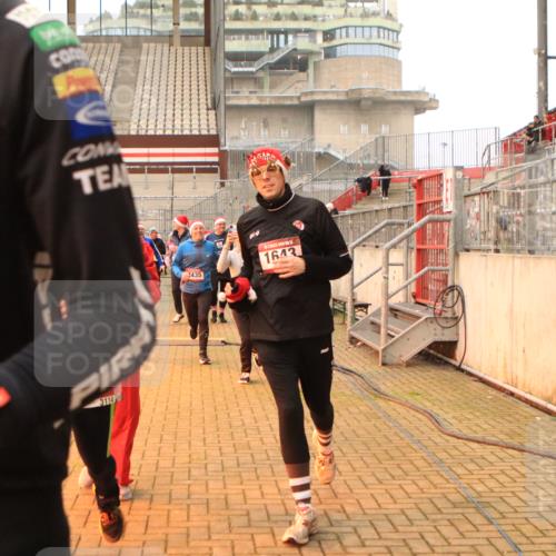 08.12.2024 - St. Pauli X-Mass-Run No. 14 Kathrin Stürmer Photography http://msf.ph/oto/7524898 08.12.2024 10:05:27 Ziel 126, 751, 932, 1068, 1178, 1232, 1243, 1605, 1643, 1650, 1957, 2056, 2077, 2080, 2146, 2306, 2308, 2344, 2435, 2474, 2603, 2864, 2866, 2908, 3114, 3115, 3118, 3184, 3302 meine-sportfotos.de