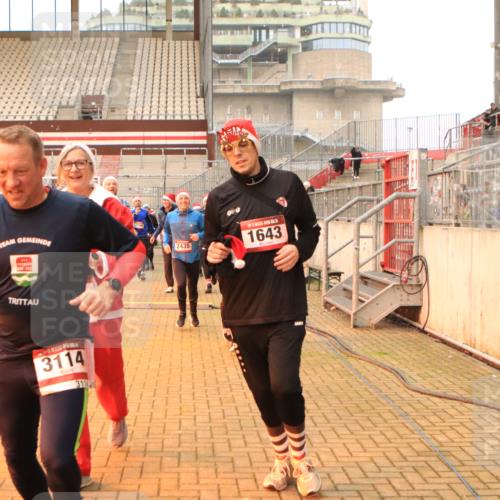 08.12.2024 - St. Pauli X-Mass-Run No. 14 Kathrin Stürmer Photography http://msf.ph/oto/7524899 08.12.2024 10:05:27 Ziel 126, 751, 932, 1068, 1178, 1232, 1243, 1605, 1643, 1650, 1957, 2056, 2077, 2080, 2146, 2306, 2308, 2344, 2435, 2474, 2603, 2864, 2866, 2908, 3114, 3115, 3118, 3184, 3302 meine-sportfotos.de