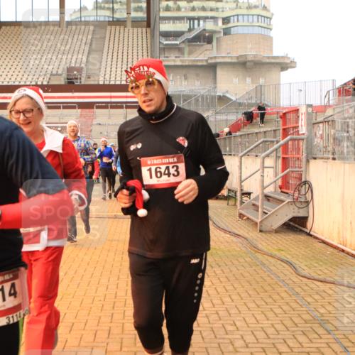 08.12.2024 - St. Pauli X-Mass-Run No. 14 Kathrin Stürmer Photography http://msf.ph/oto/7524901 08.12.2024 10:05:28 Ziel 126, 751, 932, 1068, 1178, 1232, 1243, 1605, 1643, 1650, 1957, 2056, 2077, 2080, 2146, 2306, 2308, 2344, 2435, 2474, 2603, 2864, 2866, 2908, 3114, 3115, 3118, 3184, 3302 meine-sportfotos.de