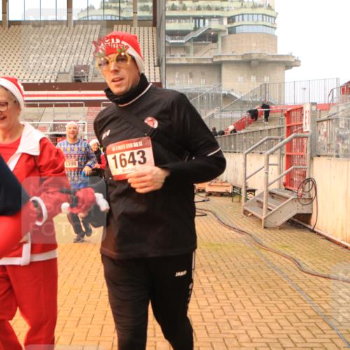 08.12.2024 - St. Pauli X-Mass-Run No. 14 Kathrin Stürmer Photography http://msf.ph/oto/7524902 08.12.2024 10:05:28 Ziel 126, 751, 932, 1068, 1178, 1232, 1243, 1605, 1643, 1650, 1957, 2056, 2077, 2080, 2146, 2306, 2308, 2344, 2435, 2474, 2603, 2864, 2866, 2908, 3114, 3115, 3118, 3184, 3302 meine-sportfotos.de