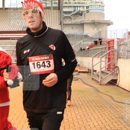 08.12.2024 - St. Pauli X-Mass-Run No. 14 Kathrin Stürmer Photography http://msf.ph/oto/7524903 08.12.2024 10:05:28 Ziel 126, 751, 932, 1068, 1178, 1232, 1243, 1605, 1643, 1650, 1957, 2056, 2077, 2080, 2146, 2306, 2308, 2344, 2435, 2474, 2603, 2864, 2866, 2908, 3114, 3115, 3118, 3184, 3302 meine-sportfotos.de