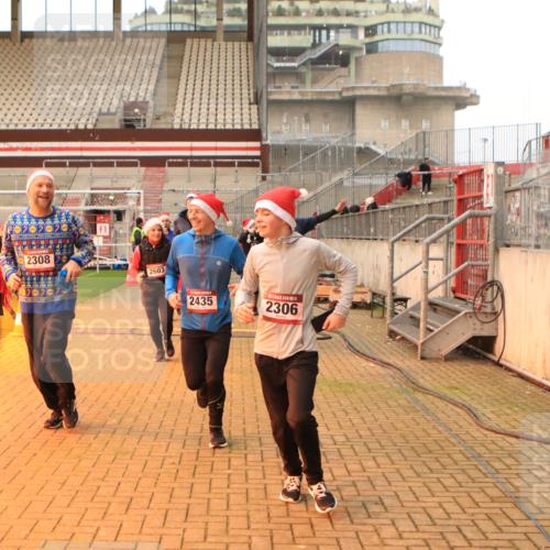 08.12.2024 - St. Pauli X-Mass-Run No. 14 Kathrin Stürmer Photography http://msf.ph/oto/7524906 08.12.2024 10:05:29 Ziel 126, 751, 932, 1068, 1178, 1232, 1243, 1605, 1643, 1650, 1957, 2056, 2077, 2080, 2146, 2306, 2308, 2344, 2435, 2474, 2603, 2864, 2866, 2908, 3114, 3115, 3118, 3184, 3302 meine-sportfotos.de