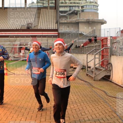 08.12.2024 - St. Pauli X-Mass-Run No. 14 Kathrin Stürmer Photography http://msf.ph/oto/7524907 08.12.2024 10:05:29 Ziel 126, 751, 932, 1068, 1178, 1232, 1243, 1605, 1643, 1650, 1957, 2056, 2077, 2080, 2146, 2306, 2308, 2344, 2435, 2474, 2603, 2864, 2866, 2908, 3114, 3115, 3118, 3184, 3302 meine-sportfotos.de