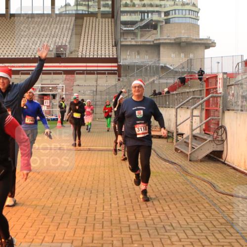 08.12.2024 - St. Pauli X-Mass-Run No. 14 Kathrin Stürmer Photography http://msf.ph/oto/7524915 08.12.2024 10:05:31 Ziel 751, 932, 1068, 1178, 1232, 1243, 1605, 1643, 1650, 1957, 2056, 2077, 2080, 2306, 2308, 2344, 2435, 2474, 2603, 2864, 2866, 2908, 3114, 3115, 3118, 3184, 3302 meine-sportfotos.de