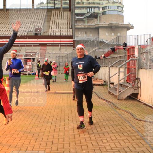 08.12.2024 - St. Pauli X-Mass-Run No. 14 Kathrin Stürmer Photography http://msf.ph/oto/7524916 08.12.2024 10:05:31 Ziel 751, 932, 1068, 1178, 1232, 1243, 1605, 1643, 1650, 1957, 2056, 2077, 2080, 2306, 2308, 2344, 2435, 2474, 2603, 2864, 2866, 2908, 3114, 3115, 3118, 3184, 3302 meine-sportfotos.de
