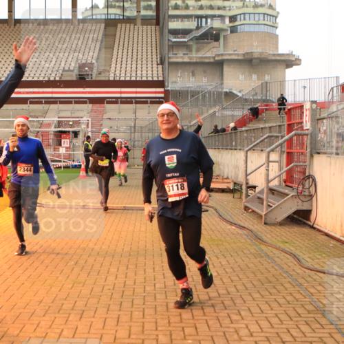 08.12.2024 - St. Pauli X-Mass-Run No. 14 Kathrin Stürmer Photography http://msf.ph/oto/7524917 08.12.2024 10:05:31 Ziel 751, 932, 1068, 1178, 1232, 1243, 1605, 1643, 1650, 1957, 2056, 2077, 2080, 2306, 2308, 2344, 2435, 2474, 2603, 2864, 2866, 2908, 3114, 3115, 3118, 3184, 3302 meine-sportfotos.de