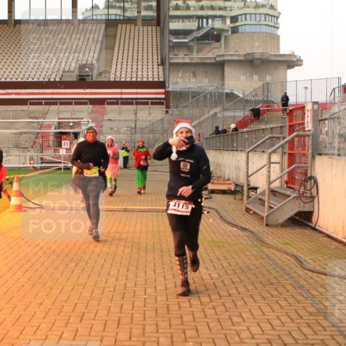 08.12.2024 - St. Pauli X-Mass-Run No. 14 Kathrin Stürmer Photography http://msf.ph/oto/7524924 08.12.2024 10:05:32 Ziel 751, 932, 1068, 1178, 1232, 1243, 1605, 1643, 1650, 1957, 2056, 2077, 2080, 2306, 2308, 2344, 2435, 2474, 2603, 2864, 2866, 2908, 3114, 3115, 3118, 3184, 3302 meine-sportfotos.de
