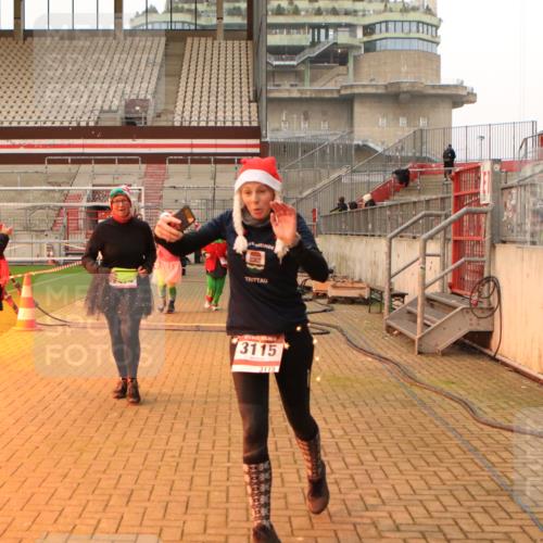 08.12.2024 - St. Pauli X-Mass-Run No. 14 Kathrin Stürmer Photography http://msf.ph/oto/7524926 08.12.2024 10:05:33 Ziel 751, 932, 1068, 1178, 1232, 1243, 1605, 1643, 1650, 1957, 2077, 2306, 2308, 2344, 2435, 2474, 2603, 2864, 2866, 2908, 3114, 3115, 3118, 3184, 3302 meine-sportfotos.de