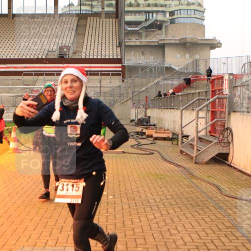 08.12.2024 - St. Pauli X-Mass-Run No. 14 Kathrin Stürmer Photography http://msf.ph/oto/7524928 08.12.2024 10:05:33 Ziel 751, 932, 1068, 1178, 1232, 1243, 1605, 1643, 1650, 1957, 2077, 2306, 2308, 2344, 2435, 2474, 2603, 2864, 2866, 2908, 3114, 3115, 3118, 3184, 3302 meine-sportfotos.de