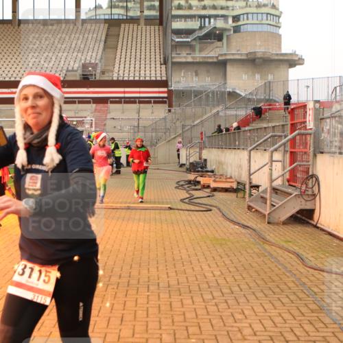 08.12.2024 - St. Pauli X-Mass-Run No. 14 Kathrin Stürmer Photography http://msf.ph/oto/7524929 08.12.2024 10:05:34 Ziel 751, 932, 1068, 1178, 1232, 1243, 1605, 1643, 1650, 1957, 2077, 2306, 2308, 2344, 2435, 2474, 2603, 2864, 2866, 2908, 3114, 3115, 3118, 3184, 3302 meine-sportfotos.de