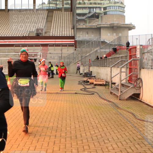 08.12.2024 - St. Pauli X-Mass-Run No. 14 Kathrin Stürmer Photography http://msf.ph/oto/7524930 08.12.2024 10:05:34 Ziel 751, 932, 1068, 1178, 1232, 1243, 1605, 1643, 1650, 1957, 2077, 2306, 2308, 2344, 2435, 2474, 2603, 2864, 2866, 2908, 3114, 3115, 3118, 3184, 3302 meine-sportfotos.de