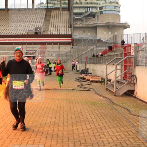 08.12.2024 - St. Pauli X-Mass-Run No. 14 Kathrin Stürmer Photography http://msf.ph/oto/7524931 08.12.2024 10:05:34 Ziel 751, 932, 1068, 1178, 1232, 1243, 1605, 1643, 1650, 1957, 2077, 2306, 2308, 2344, 2435, 2474, 2603, 2864, 2866, 2908, 3114, 3115, 3118, 3184, 3302 meine-sportfotos.de
