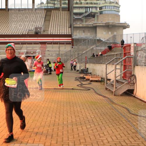 08.12.2024 - St. Pauli X-Mass-Run No. 14 Kathrin Stürmer Photography http://msf.ph/oto/7524932 08.12.2024 10:05:34 Ziel 751, 932, 1068, 1178, 1232, 1243, 1605, 1643, 1650, 1957, 2077, 2306, 2308, 2344, 2435, 2474, 2603, 2864, 2866, 2908, 3114, 3115, 3118, 3184, 3302 meine-sportfotos.de