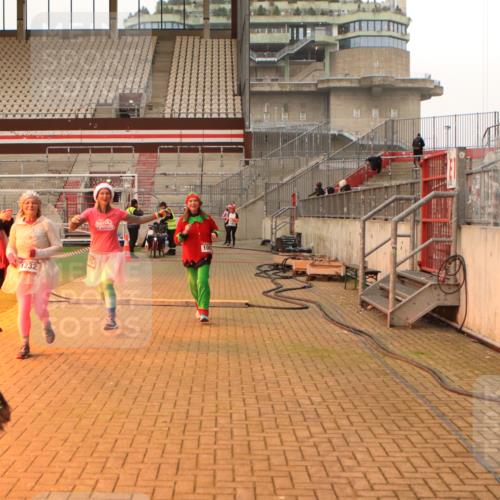 08.12.2024 - St. Pauli X-Mass-Run No. 14 Kathrin Stürmer Photography http://msf.ph/oto/7524936 08.12.2024 10:05:35 Ziel 751, 932, 1068, 1178, 1232, 1243, 1605, 1643, 1650, 1957, 2077, 2306, 2308, 2344, 2435, 2474, 2603, 2908, 3114, 3115, 3118, 3184, 3302 meine-sportfotos.de