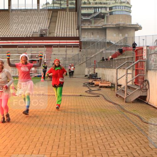 08.12.2024 - St. Pauli X-Mass-Run No. 14 Kathrin Stürmer Photography http://msf.ph/oto/7524940 08.12.2024 10:05:36 Ziel 175, 751, 932, 1068, 1178, 1232, 1243, 1605, 1643, 1650, 1957, 2306, 2308, 2344, 2435, 2474, 2603, 2908, 3006, 3114, 3115, 3118, 3184 meine-sportfotos.de