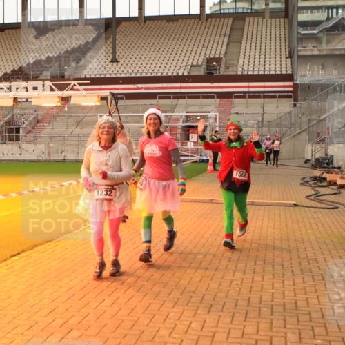 08.12.2024 - St. Pauli X-Mass-Run No. 14 Kathrin Stürmer Photography http://msf.ph/oto/7524942 08.12.2024 10:05:36 Ziel 175, 751, 932, 1068, 1178, 1232, 1243, 1605, 1643, 1650, 1957, 2306, 2308, 2344, 2435, 2474, 2603, 2908, 3006, 3114, 3115, 3118, 3184 meine-sportfotos.de