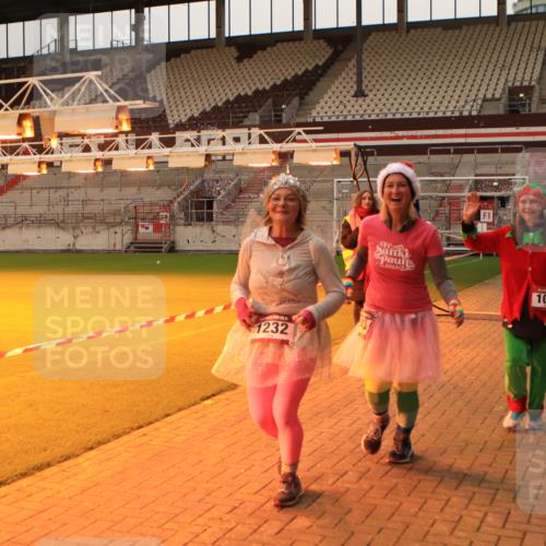 08.12.2024 - St. Pauli X-Mass-Run No. 14 Kathrin Stürmer Photography http://msf.ph/oto/7524945 08.12.2024 10:05:37 Ziel 175, 751, 1068, 1178, 1232, 1243, 1605, 1643, 1650, 2306, 2308, 2344, 2435, 2474, 2603, 2908, 3006, 3114, 3115, 3118, 3184 meine-sportfotos.de