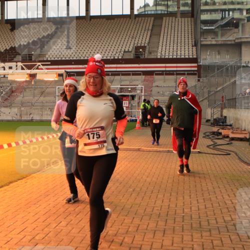 08.12.2024 - St. Pauli X-Mass-Run No. 14 Kathrin Stürmer Photography http://msf.ph/oto/7524957 08.12.2024 10:05:46 Ziel 40, 65, 175, 529, 1068, 1243, 3006 meine-sportfotos.de