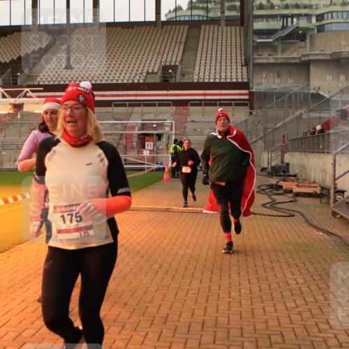 08.12.2024 - St. Pauli X-Mass-Run No. 14 Kathrin Stürmer Photography http://msf.ph/oto/7524958 08.12.2024 10:05:46 Ziel 40, 65, 175, 529, 1068, 1243, 3006 meine-sportfotos.de