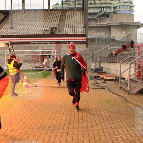 08.12.2024 - St. Pauli X-Mass-Run No. 14 Kathrin Stürmer Photography http://msf.ph/oto/7524960 08.12.2024 10:05:47 Ziel 40, 65, 175, 529, 1068, 3006 meine-sportfotos.de