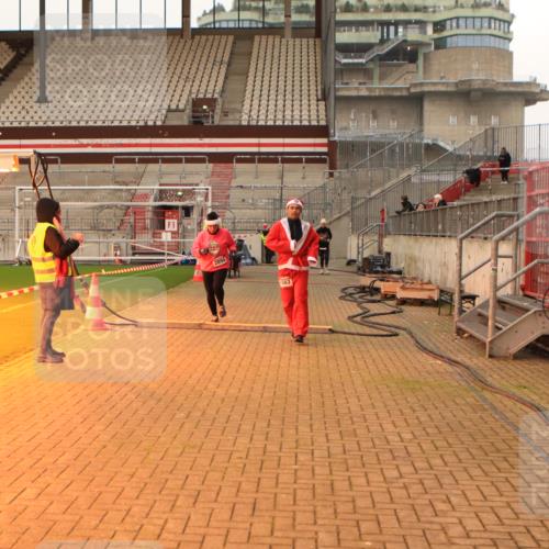 08.12.2024 - St. Pauli X-Mass-Run No. 14 Kathrin Stürmer Photography http://msf.ph/oto/7524988 08.12.2024 10:05:55 Ziel 40, 65, 175, 529, 1013, 1016, 1563, 2894, 3006 meine-sportfotos.de