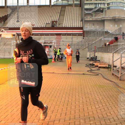 08.12.2024 - St. Pauli X-Mass-Run No. 14 Kathrin Stürmer Photography http://msf.ph/oto/7525003 08.12.2024 10:06:04 Ziel 696, 1013, 1016, 1563, 2894, 3257, 3259 meine-sportfotos.de