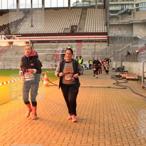 08.12.2024 - St. Pauli X-Mass-Run No. 14 Kathrin Stürmer Photography http://msf.ph/oto/7525013 08.12.2024 10:06:12 Ziel 78, 621, 696, 698, 1013, 1016, 1424, 2003, 3257, 3259 meine-sportfotos.de
