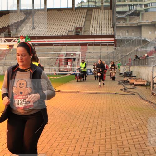 08.12.2024 - St. Pauli X-Mass-Run No. 14 Kathrin Stürmer Photography http://msf.ph/oto/7525018 08.12.2024 10:06:13 Ziel 78, 621, 696, 698, 1013, 1016, 1424, 2003, 3257, 3259 meine-sportfotos.de