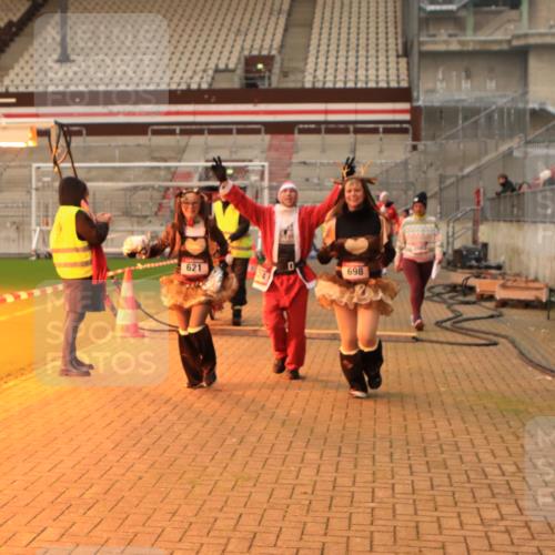 08.12.2024 - St. Pauli X-Mass-Run No. 14 Kathrin Stürmer Photography http://msf.ph/oto/7525022 08.12.2024 10:06:18 Ziel 78, 621, 696, 698, 795, 885, 890, 1424, 1786, 2003, 3257, 3259 meine-sportfotos.de