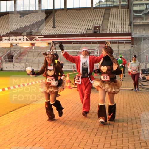 08.12.2024 - St. Pauli X-Mass-Run No. 14 Kathrin Stürmer Photography http://msf.ph/oto/7525027 08.12.2024 10:06:20 Ziel 78, 621, 698, 719, 795, 885, 890, 1424, 1786, 2003, 2751, 2755, 3083, 3257, 3259 meine-sportfotos.de