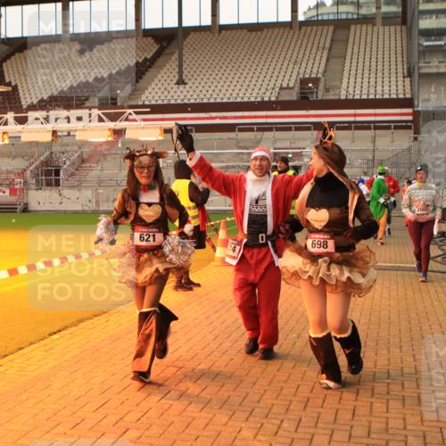 08.12.2024 - St. Pauli X-Mass-Run No. 14 Kathrin Stürmer Photography http://msf.ph/oto/7525028 08.12.2024 10:06:20 Ziel 78, 621, 698, 719, 795, 885, 890, 1424, 1786, 2003, 2751, 2755, 3083, 3257, 3259 meine-sportfotos.de