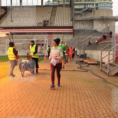 08.12.2024 - St. Pauli X-Mass-Run No. 14 Kathrin Stürmer Photography http://msf.ph/oto/7525032 08.12.2024 10:06:22 Ziel 78, 621, 698, 719, 795, 885, 890, 1424, 1786, 2003, 2751, 2755, 3083, 3343 meine-sportfotos.de
