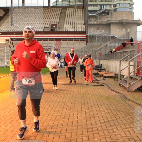 08.12.2024 - St. Pauli X-Mass-Run No. 14 Kathrin Stürmer Photography http://msf.ph/oto/7525040 08.12.2024 10:06:25 Ziel 78, 621, 698, 719, 795, 885, 890, 1424, 1786, 1940, 2003, 2062, 2751, 2755, 3083, 3337, 3343 meine-sportfotos.de