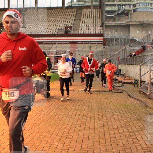 08.12.2024 - St. Pauli X-Mass-Run No. 14 Kathrin Stürmer Photography http://msf.ph/oto/7525042 08.12.2024 10:06:26 Ziel 78, 621, 698, 719, 795, 885, 890, 1424, 1786, 1940, 2003, 2062, 2751, 2755, 3083, 3337, 3343 meine-sportfotos.de