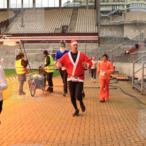08.12.2024 - St. Pauli X-Mass-Run No. 14 Kathrin Stürmer Photography http://msf.ph/oto/7525048 08.12.2024 10:06:28 Ziel 78, 621, 698, 719, 795, 885, 890, 1424, 1786, 1940, 2003, 2062, 2751, 2755, 3083, 3337, 3343 meine-sportfotos.de