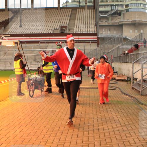 08.12.2024 - St. Pauli X-Mass-Run No. 14 Kathrin Stürmer Photography http://msf.ph/oto/7525049 08.12.2024 10:06:28 Ziel 78, 621, 698, 719, 795, 885, 890, 1424, 1786, 1940, 2003, 2062, 2751, 2755, 3083, 3337, 3343 meine-sportfotos.de