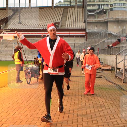 08.12.2024 - St. Pauli X-Mass-Run No. 14 Kathrin Stürmer Photography http://msf.ph/oto/7525051 08.12.2024 10:06:28 Ziel 78, 621, 698, 719, 795, 885, 890, 1424, 1786, 1940, 2003, 2062, 2751, 2755, 3083, 3337, 3343 meine-sportfotos.de