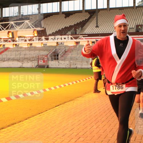 08.12.2024 - St. Pauli X-Mass-Run No. 14 Kathrin Stürmer Photography http://msf.ph/oto/7525053 08.12.2024 10:06:29 Ziel 621, 698, 719, 795, 885, 890, 1424, 1786, 1940, 2003, 2062, 2751, 2755, 3083, 3337, 3343 meine-sportfotos.de
