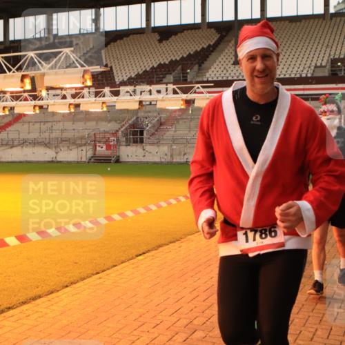 08.12.2024 - St. Pauli X-Mass-Run No. 14 Kathrin Stürmer Photography http://msf.ph/oto/7525054 08.12.2024 10:06:29 Ziel 621, 698, 719, 795, 885, 890, 1424, 1786, 1940, 2003, 2062, 2751, 2755, 3083, 3337, 3343 meine-sportfotos.de