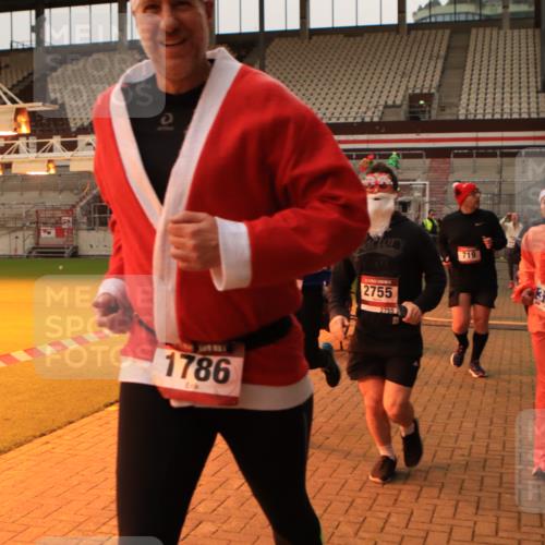 08.12.2024 - St. Pauli X-Mass-Run No. 14 Kathrin Stürmer Photography http://msf.ph/oto/7525055 08.12.2024 10:06:29 Ziel 621, 698, 719, 795, 885, 890, 1424, 1786, 1940, 2003, 2062, 2751, 2755, 3083, 3337, 3343 meine-sportfotos.de