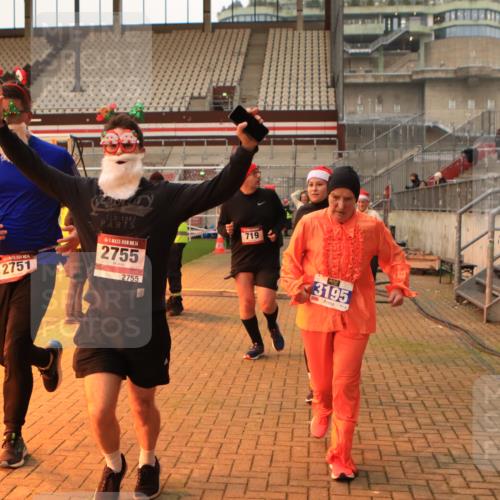 08.12.2024 - St. Pauli X-Mass-Run No. 14 Kathrin Stürmer Photography http://msf.ph/oto/7525057 08.12.2024 10:06:30 Ziel 151, 621, 698, 719, 795, 885, 890, 1424, 1786, 1940, 2003, 2062, 2346, 2751, 2755, 3083, 3337, 3343 meine-sportfotos.de