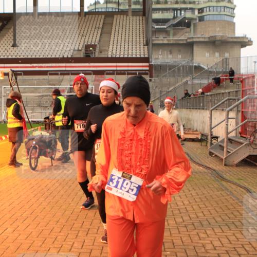 08.12.2024 - St. Pauli X-Mass-Run No. 14 Kathrin Stürmer Photography http://msf.ph/oto/7525061 08.12.2024 10:06:30 Ziel 151, 621, 698, 719, 795, 885, 890, 1424, 1786, 1940, 2003, 2062, 2346, 2751, 2755, 3083, 3337, 3343 meine-sportfotos.de