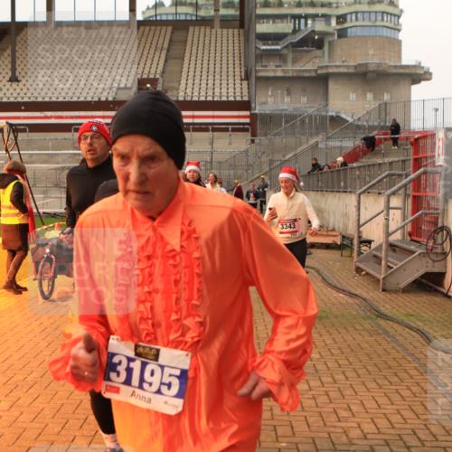 08.12.2024 - St. Pauli X-Mass-Run No. 14 Kathrin Stürmer Photography http://msf.ph/oto/7525063 08.12.2024 10:06:31 Ziel 151, 719, 795, 885, 890, 1786, 1940, 2003, 2062, 2346, 2751, 2755, 3083, 3337, 3343 meine-sportfotos.de